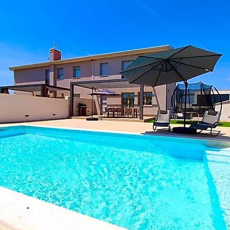 Hotel Elegant With Private Pool In