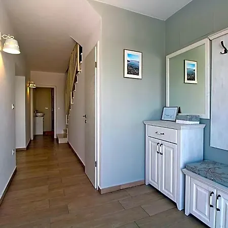 Elegant With Private Pool In