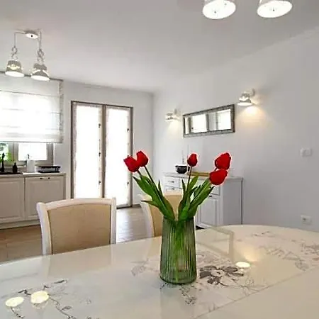 Elegant With Private Pool In *