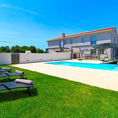 Elegant With Private Pool In Hotel