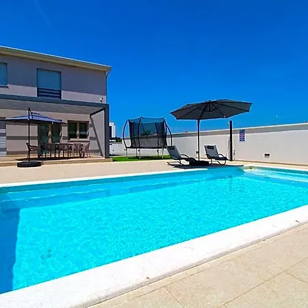 Elegant With Private Pool In Hotel