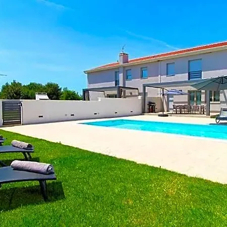 Elegant With Private Pool In Hotel