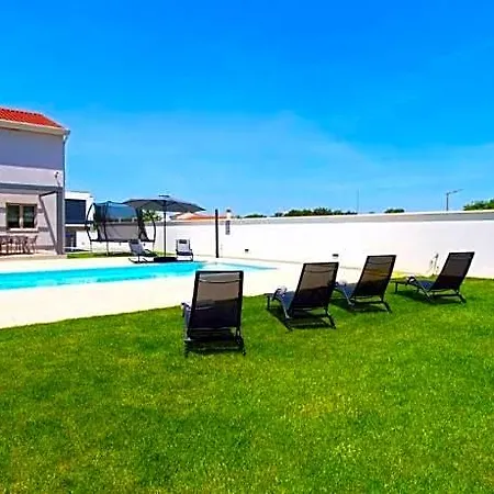 Elegant With Private Pool In * Bale