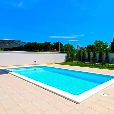 Elegant With Private Pool In Hotel