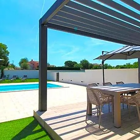 Elegant With Private Pool In Hotel