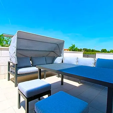Elegant With Private Pool In * Bale